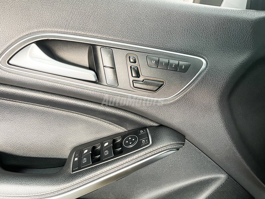 MERCEDES BENZ CLA 200 2015 full