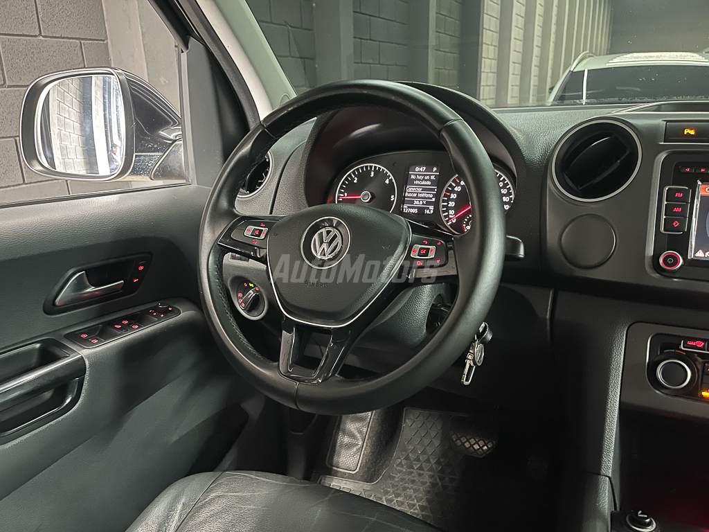 VOLKSWAGEN AMAROK 2017 full