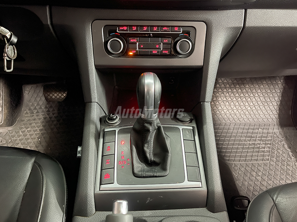 VOLKSWAGEN AMAROK 2017 full