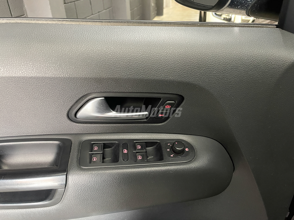 VOLKSWAGEN AMAROK 2017 full