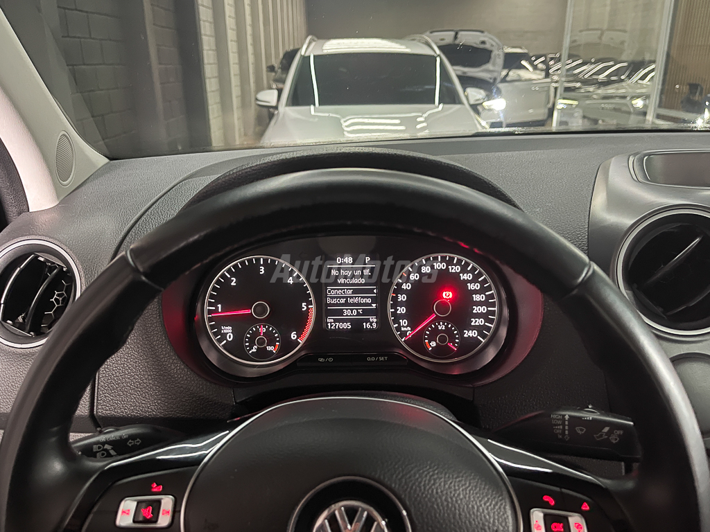 VOLKSWAGEN AMAROK 2017 full