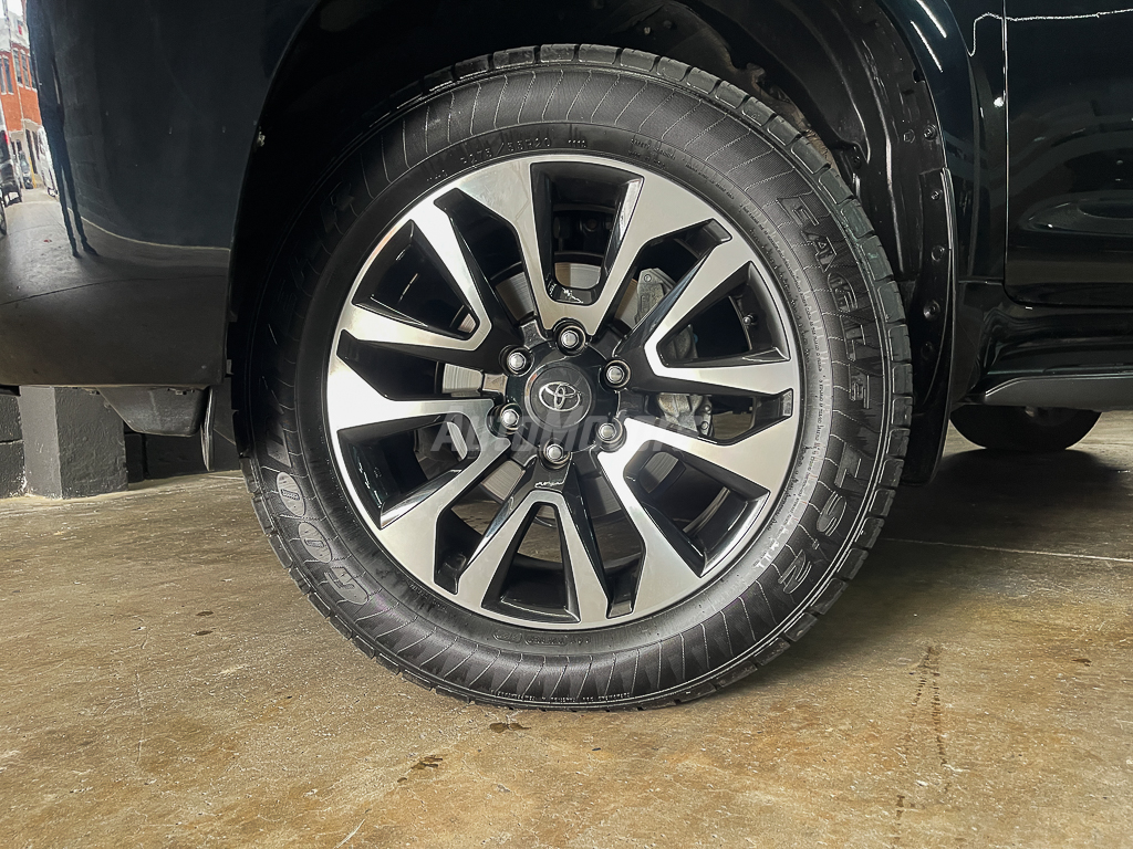 TOYOTA LAND CRUISER PRADO TXL FACELIFT VX DIESEL 2024 full