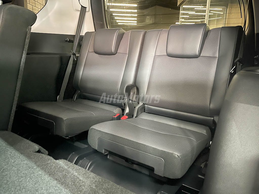 TOYOTA LAND CRUISER PRADO TXL FACELIFT VX DIESEL 2024 full